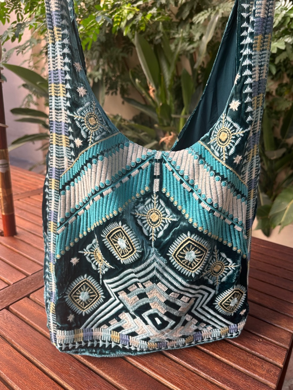 π¦Gorgeous Johnny Was Teal and Gold Embroidered Velvet Shoulder Bag